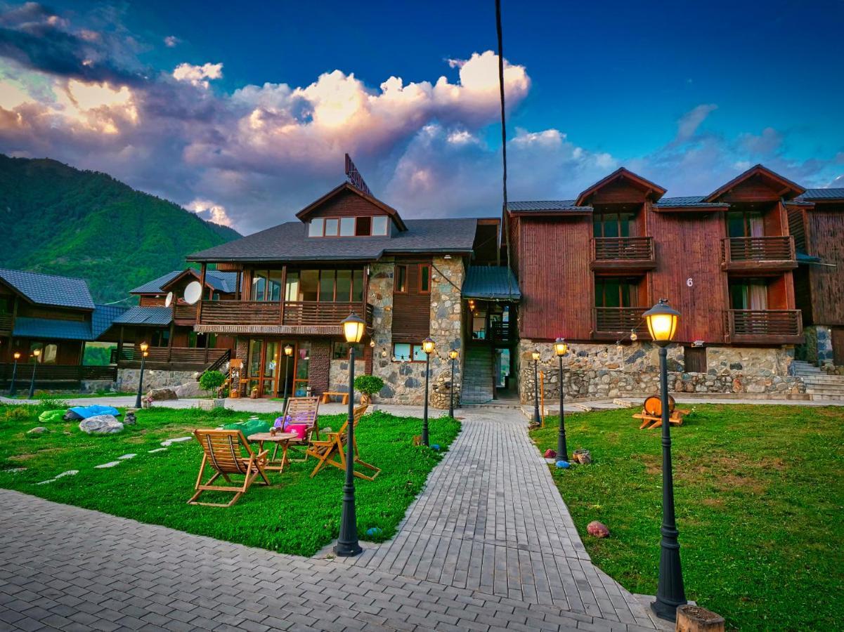 Hotel Banguriani Местія Екстер'єр фото